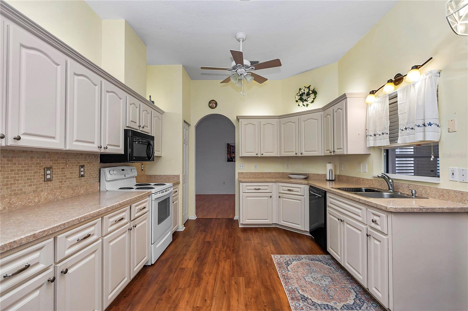 Image 13 of 30 For 7913 115th Loop