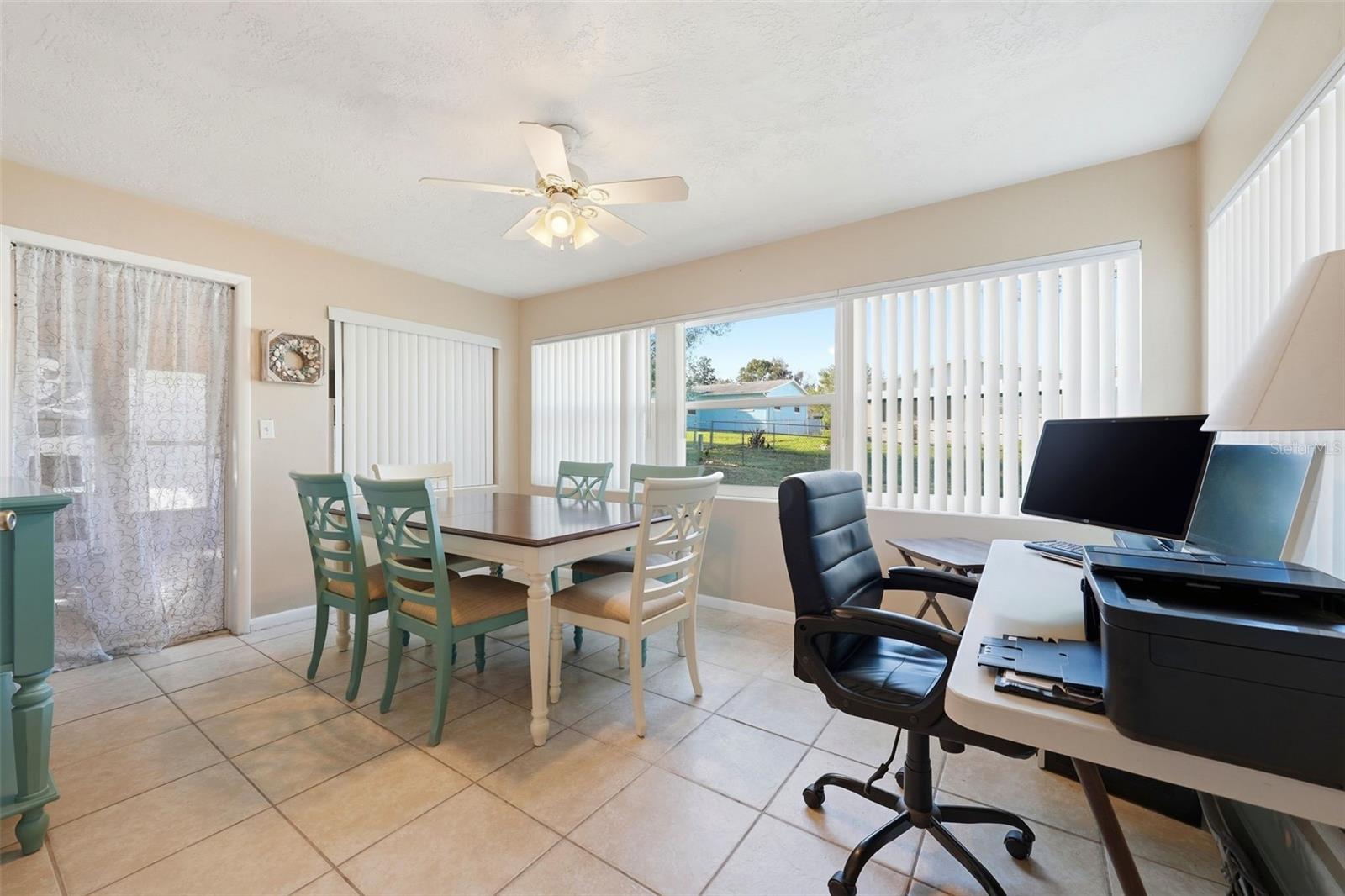 Image 11 of 45 For 6 Oak Hollow Drive