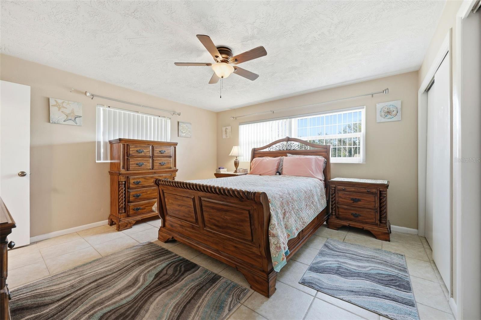 Image 14 of 45 For 6 Oak Hollow Drive