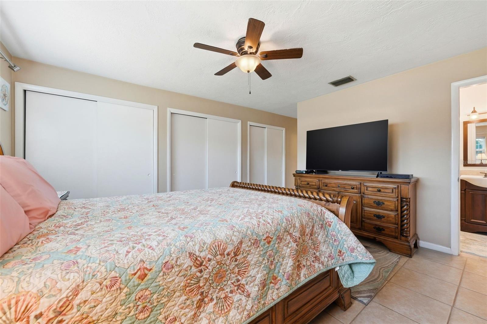 Image 15 of 45 For 6 Oak Hollow Drive