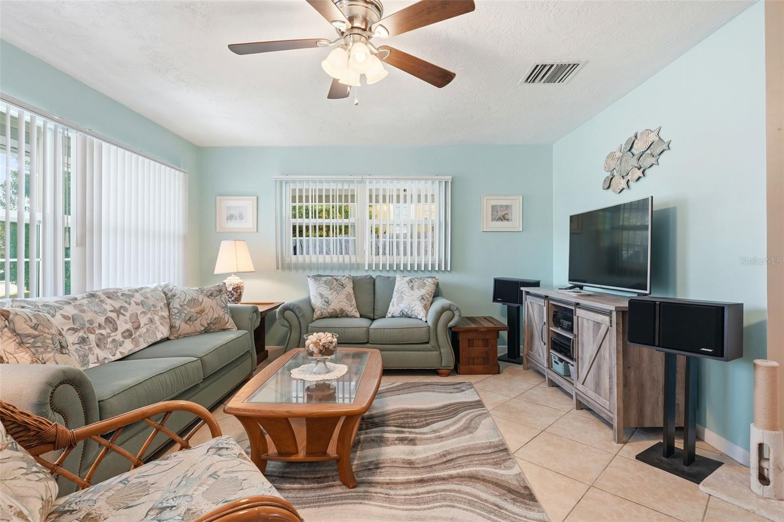 Image 5 of 45 For 6 Oak Hollow Drive