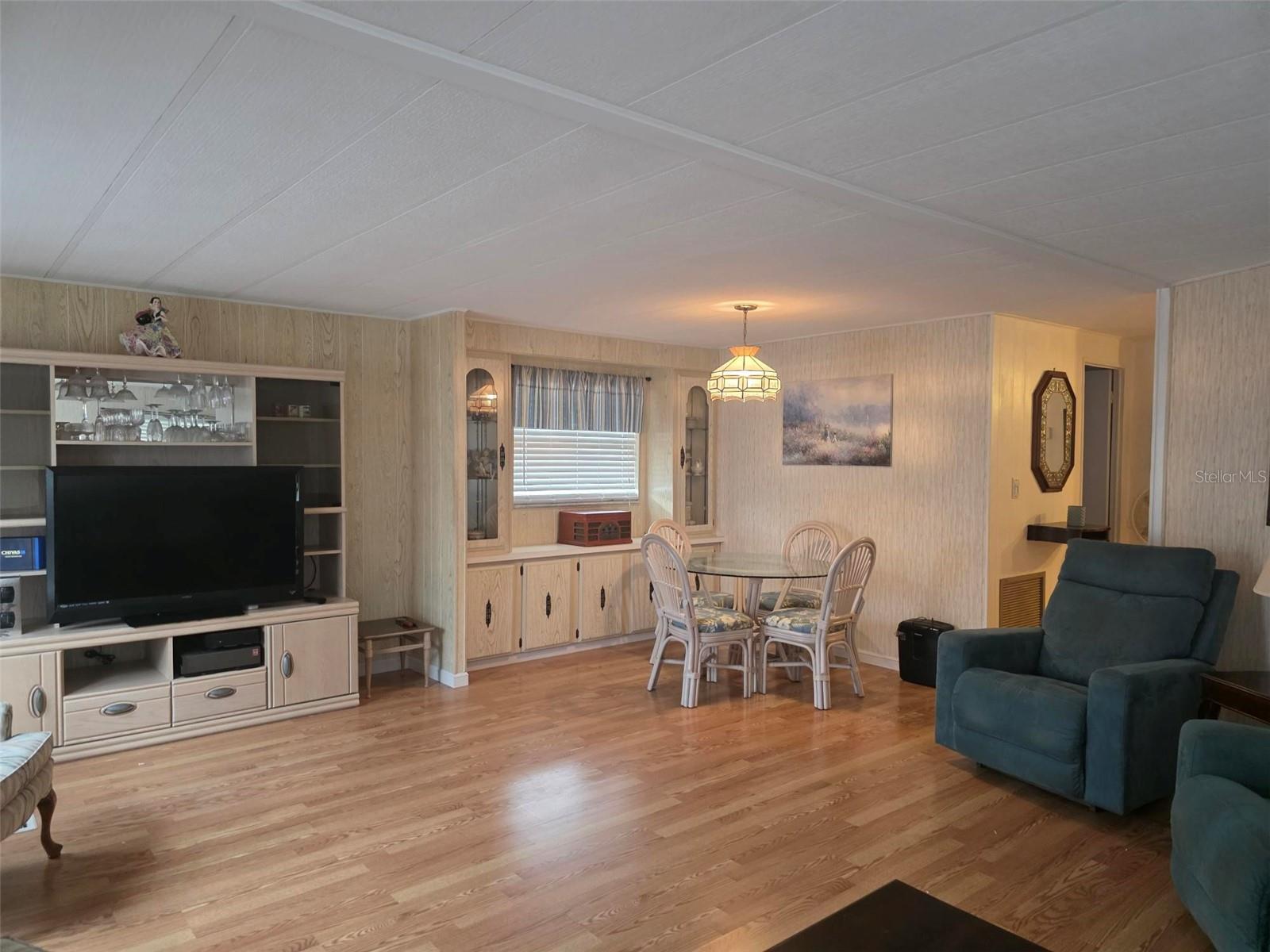 Listing photo id 8 for 7406 Stillwater Drive