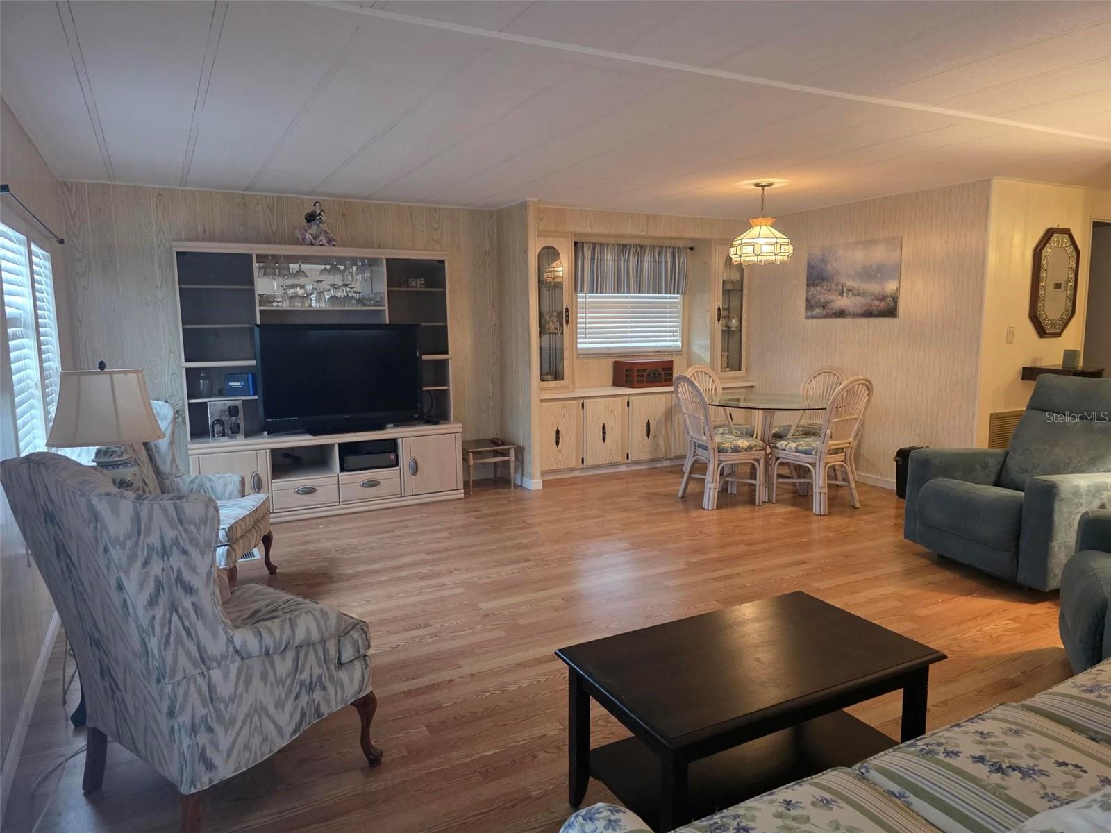 Listing photo id 10 for 7406 Stillwater Drive