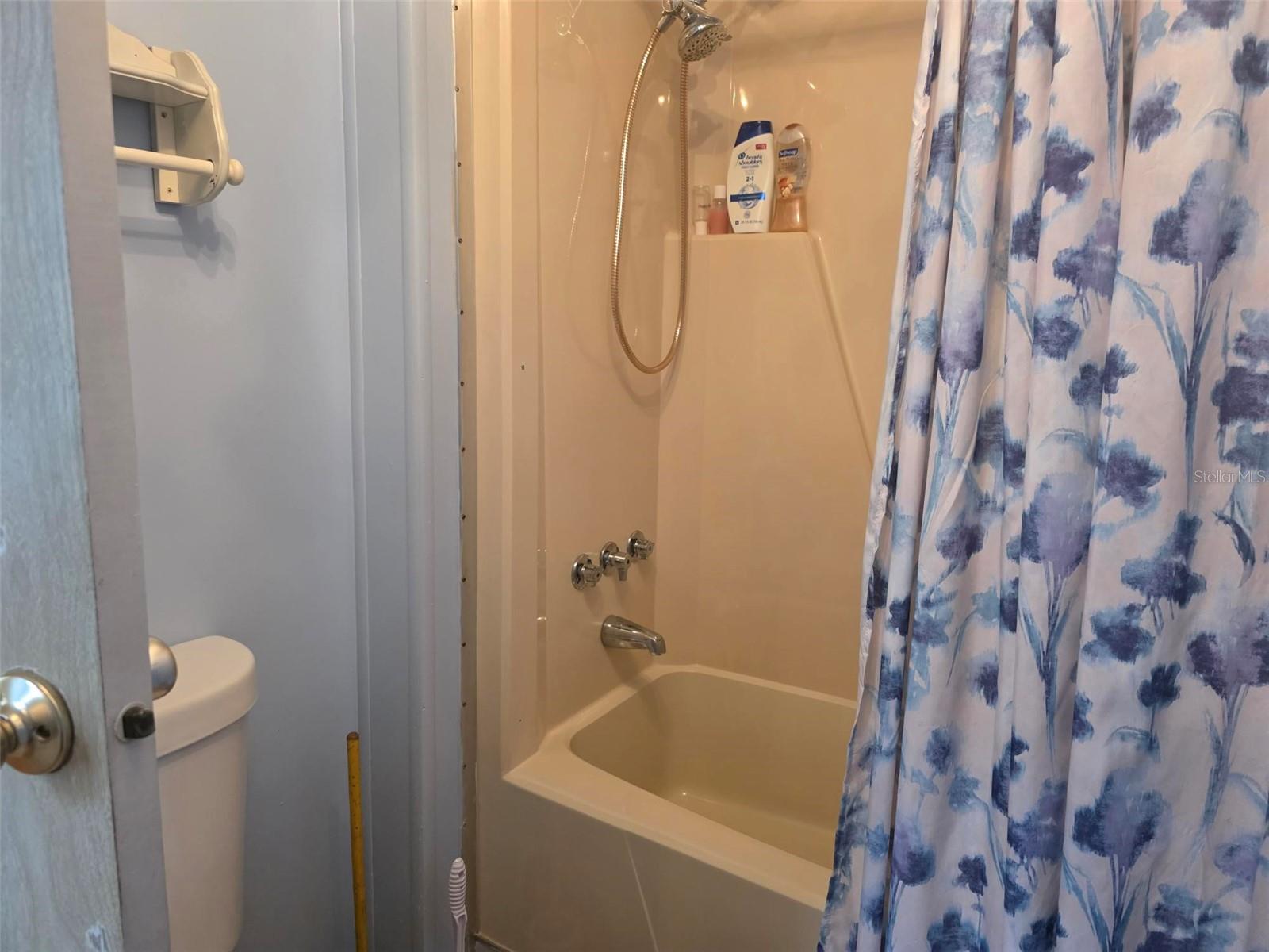 Listing photo id 17 for 7406 Stillwater Drive