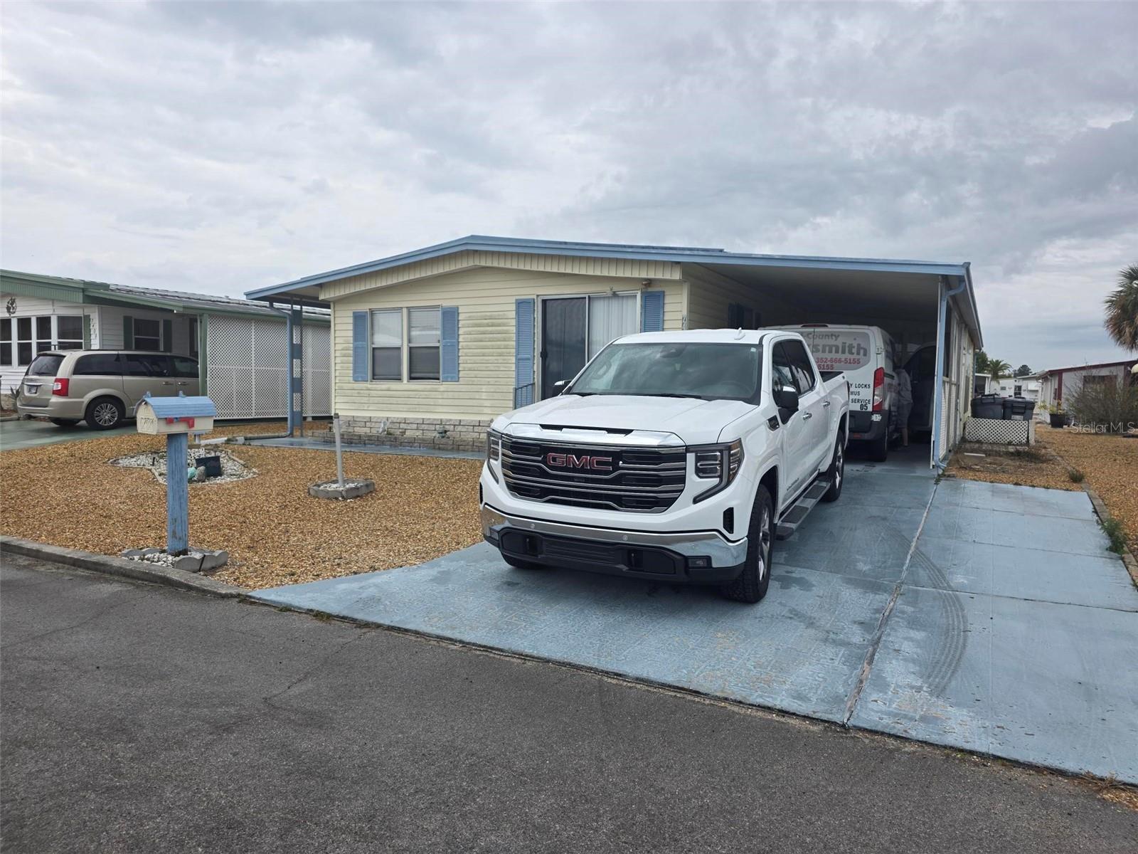 Listing photo id 2 for 7406 Stillwater Drive