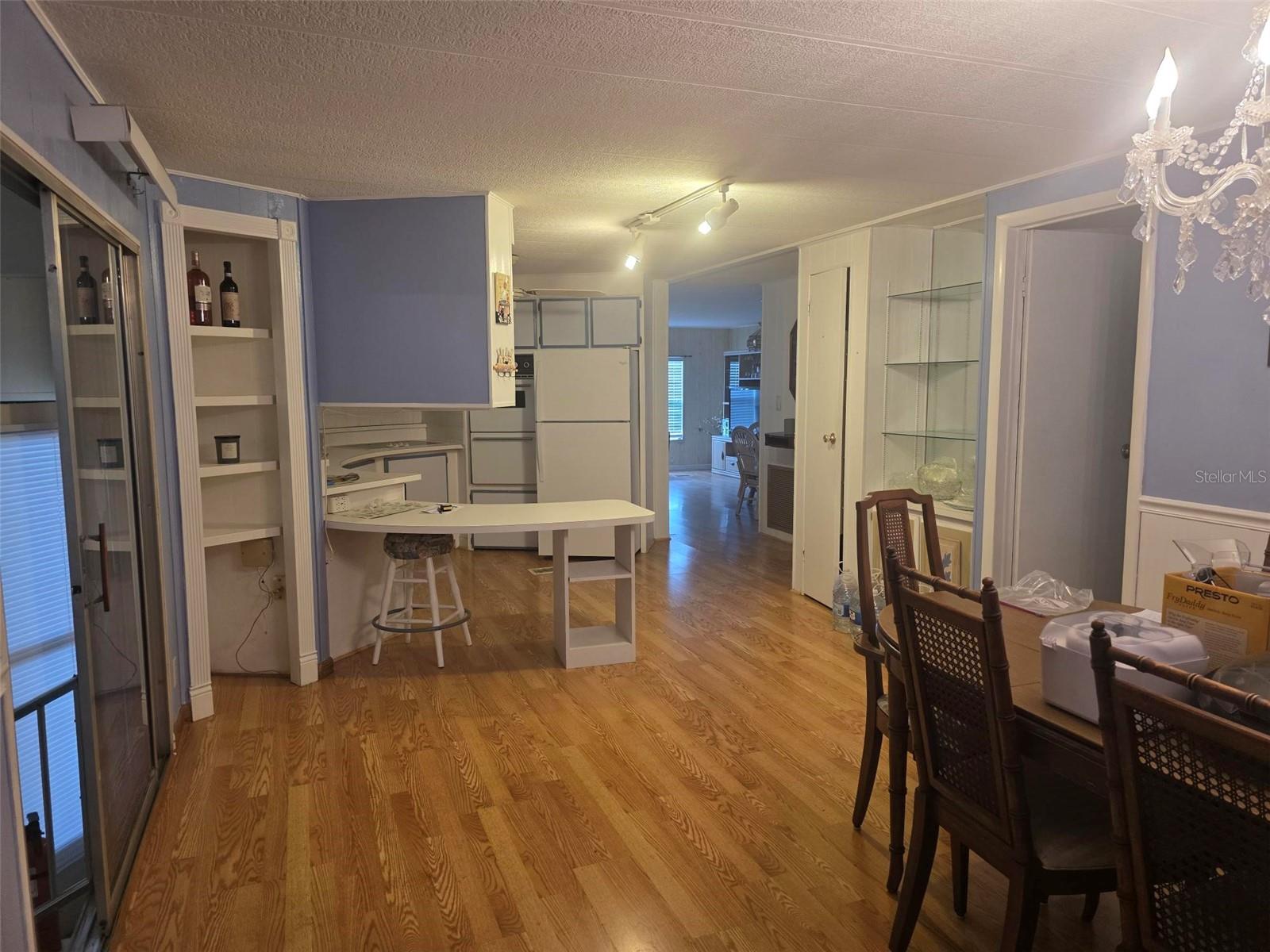 Listing photo id 3 for 7406 Stillwater Drive