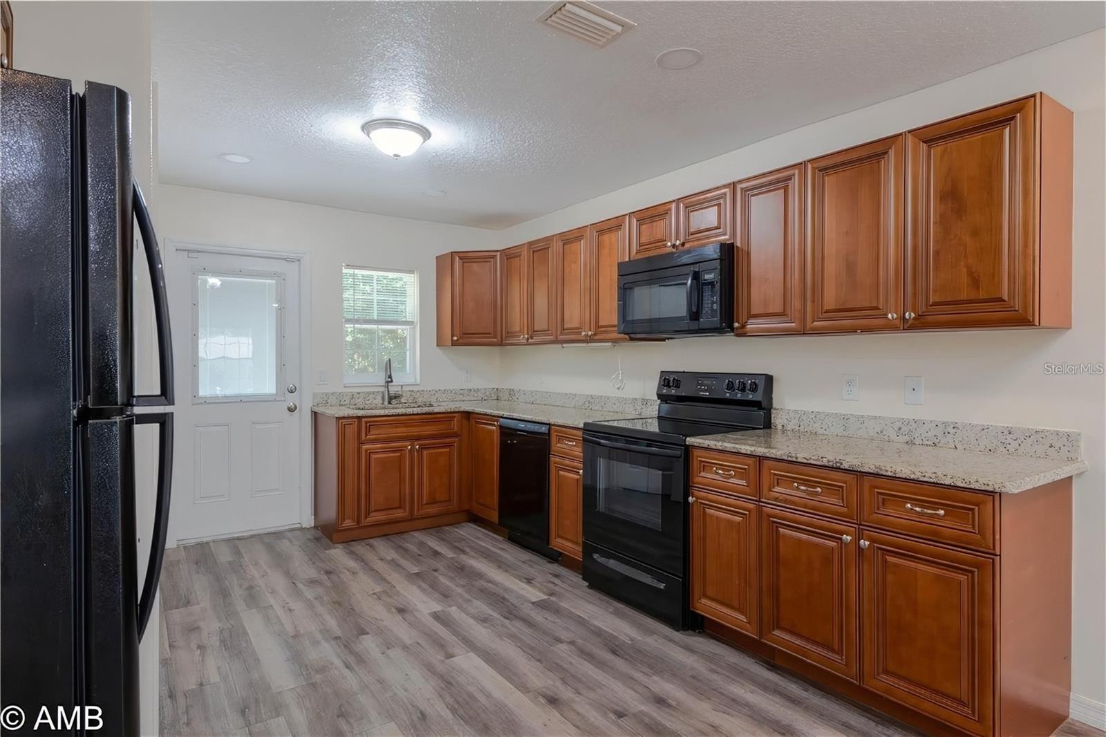 Image 2 of 9 For 9374 Peachtree Way