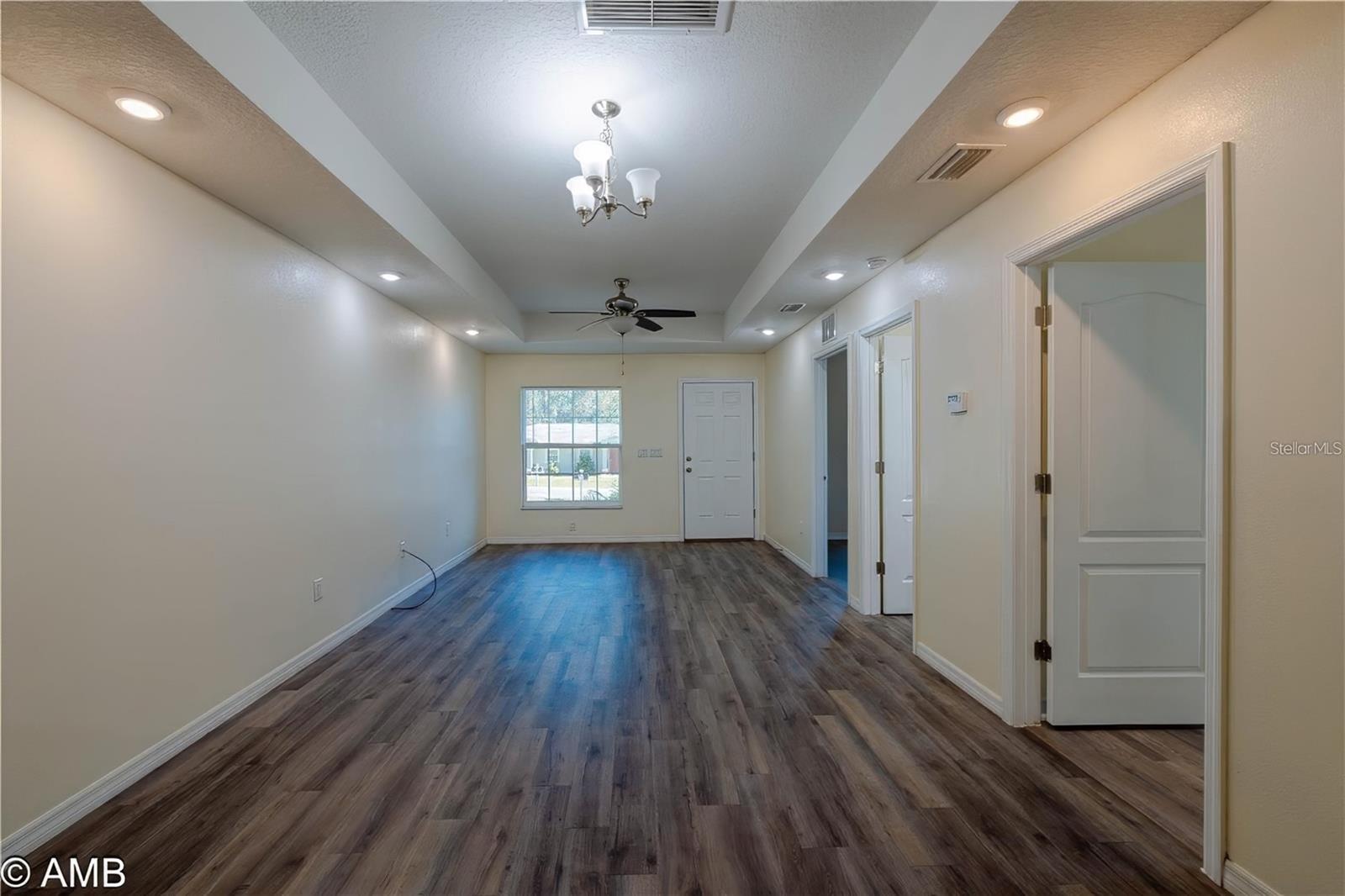 Image 4 of 9 For 9374 Peachtree Way