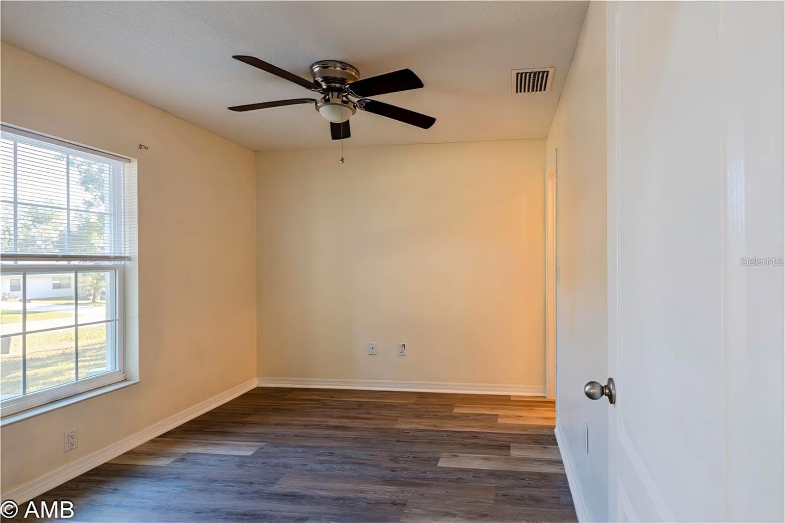 Image 8 of 9 For 9374 Peachtree Way