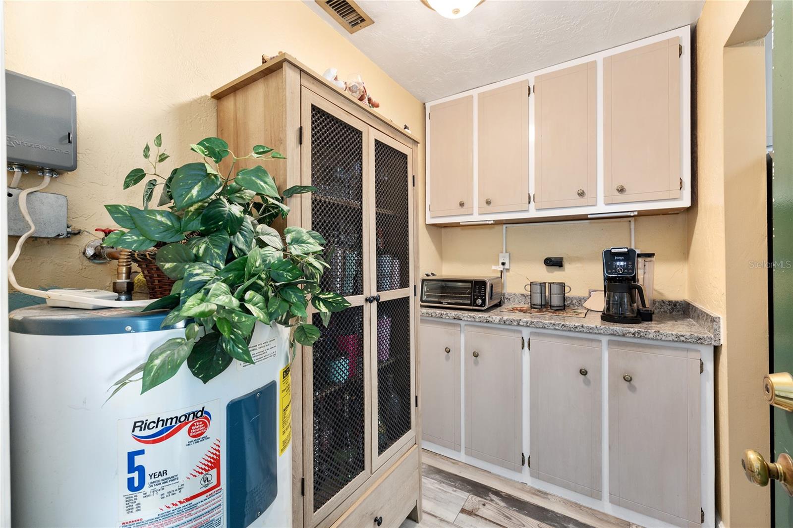 Image 27 of 48 For 5985 Gulf To Lake Highway