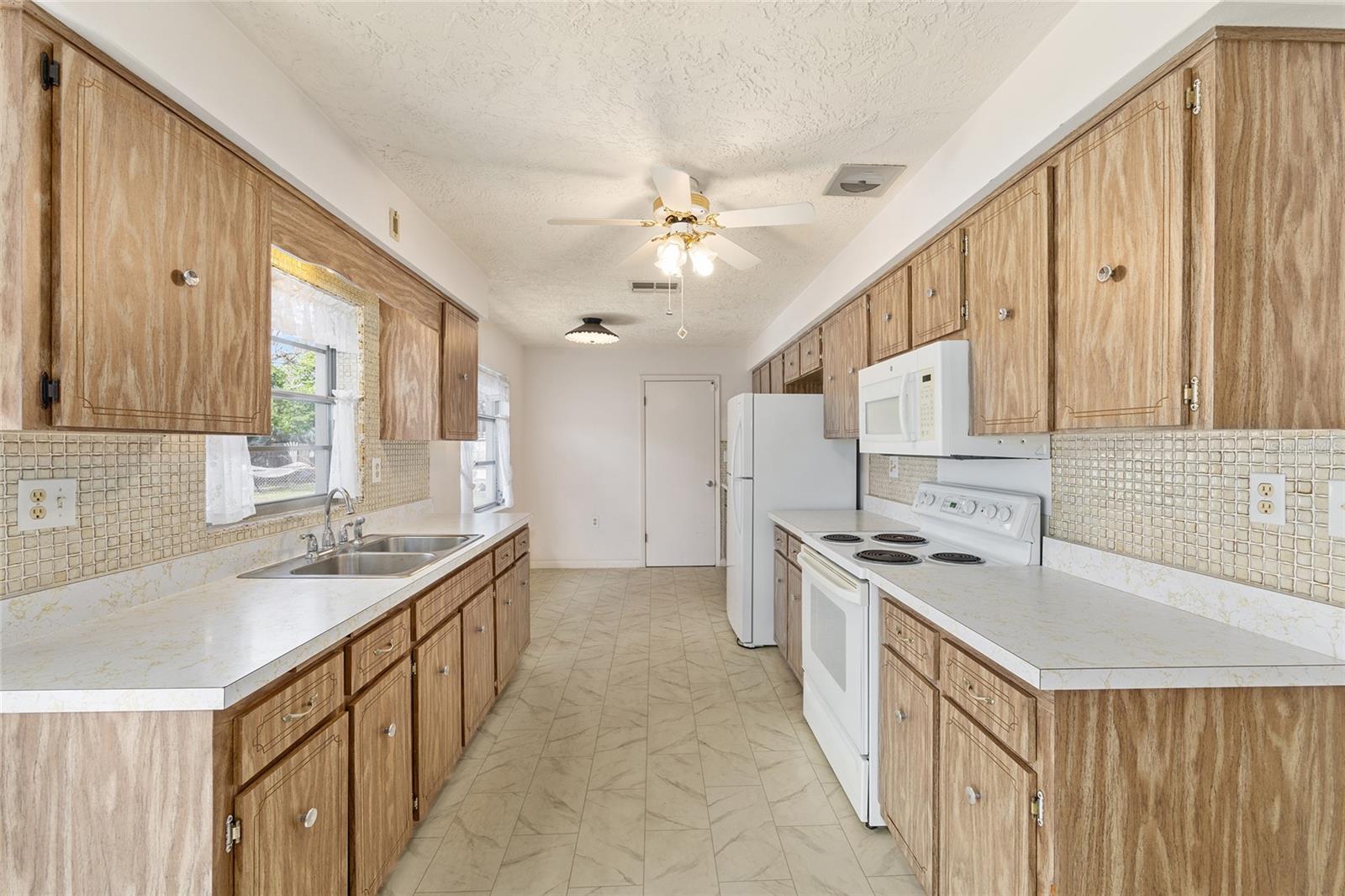 Image 16 of 40 For 216 Barbour Street