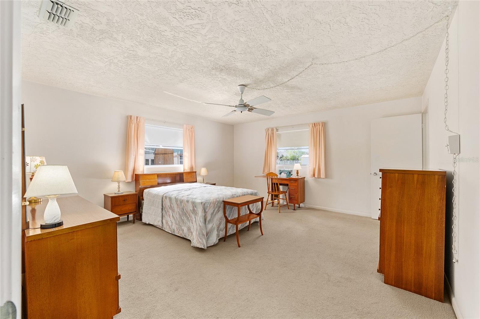 Image 24 of 40 For 216 Barbour Street