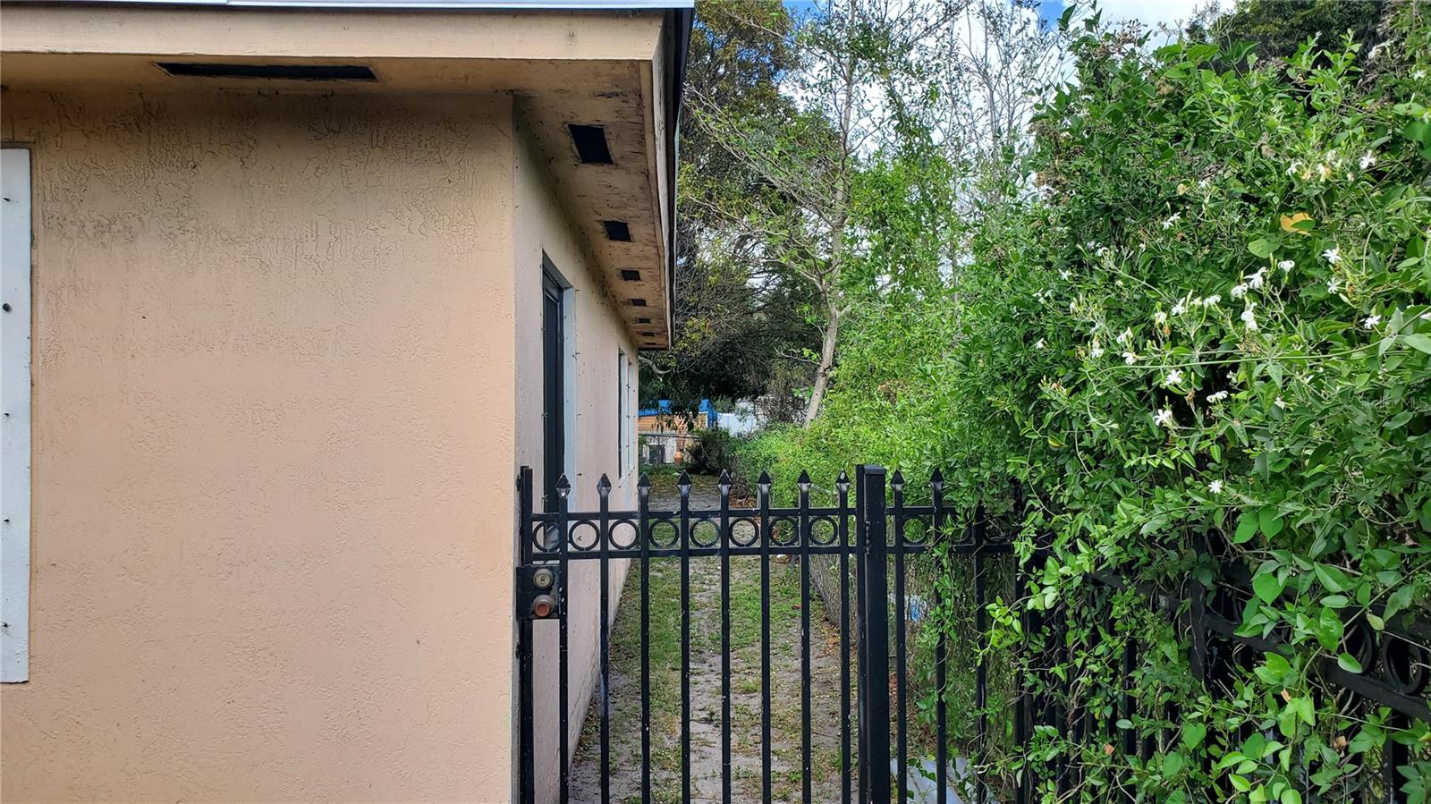 Image 3 of 28 For 1319 Jann Avenue