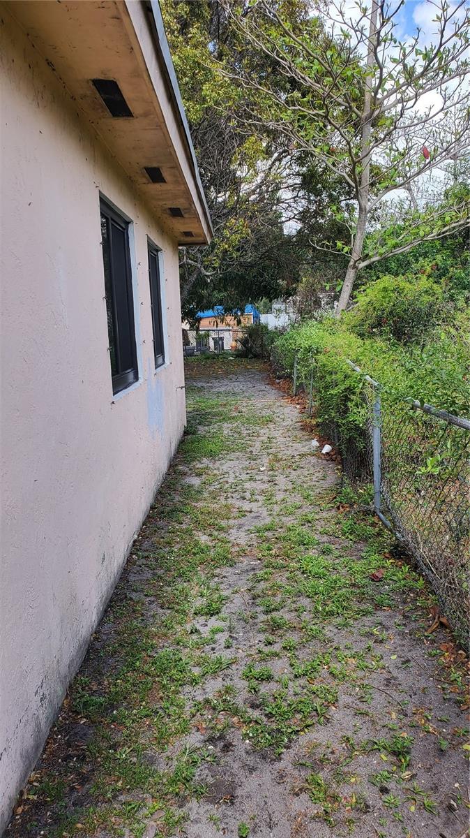 Image 8 of 28 For 1319 Jann Avenue