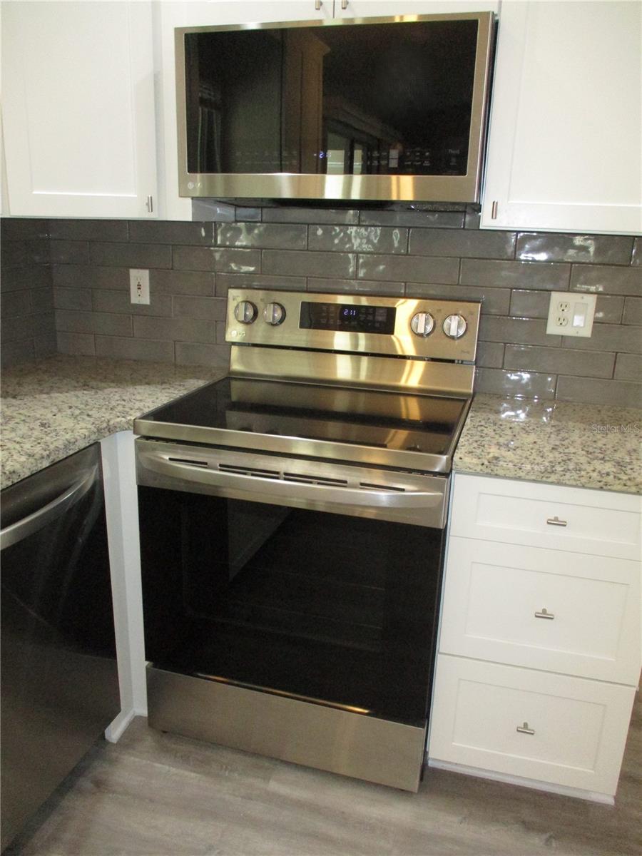 Image 13 of 77 For 14464 112th Circle