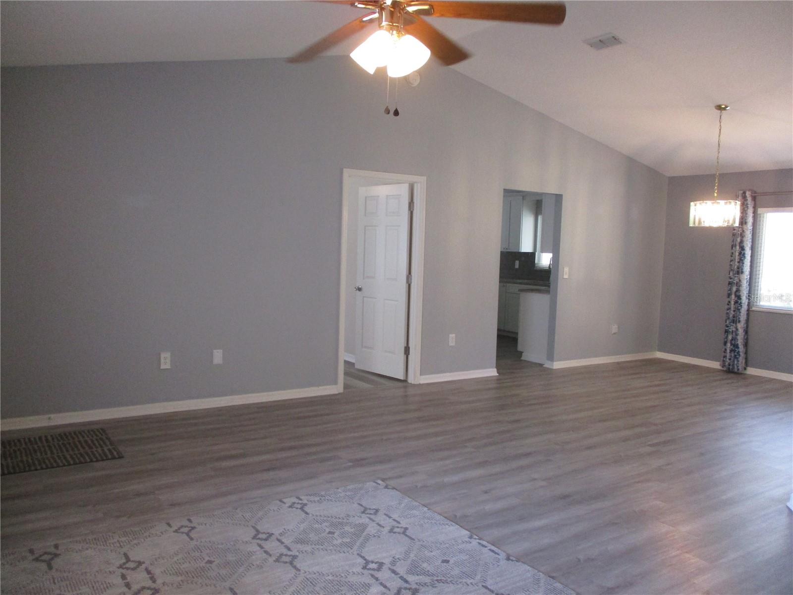 Image 19 of 77 For 14464 112th Circle