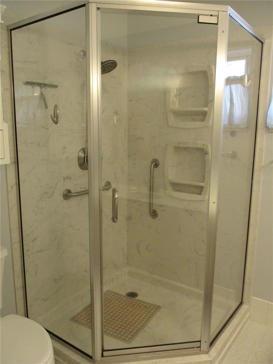 Image 31 of 77 For 14464 112th Circle