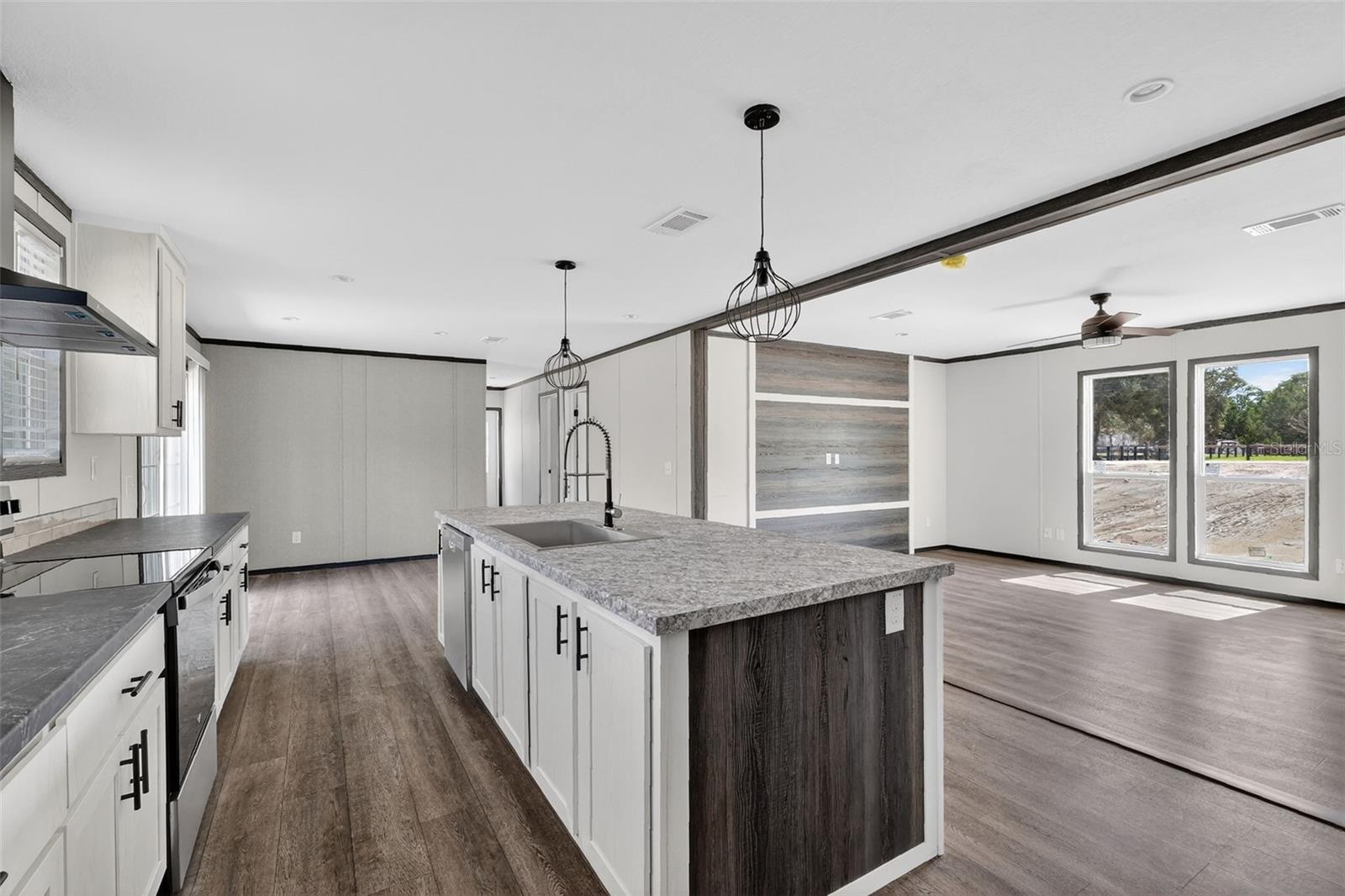 Image 21 of 37 For 16381 57th St