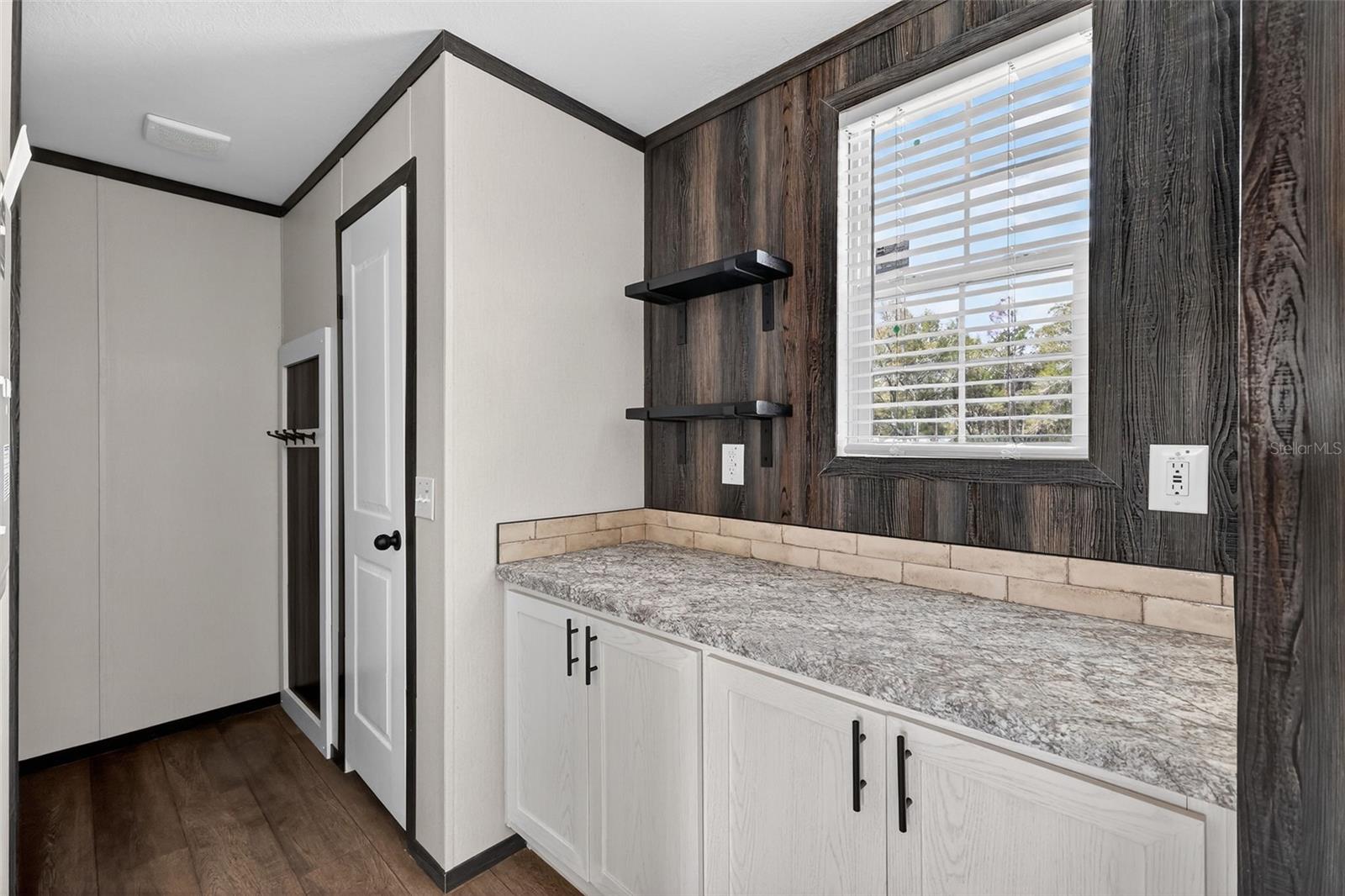 Image 22 of 37 For 16381 57th St