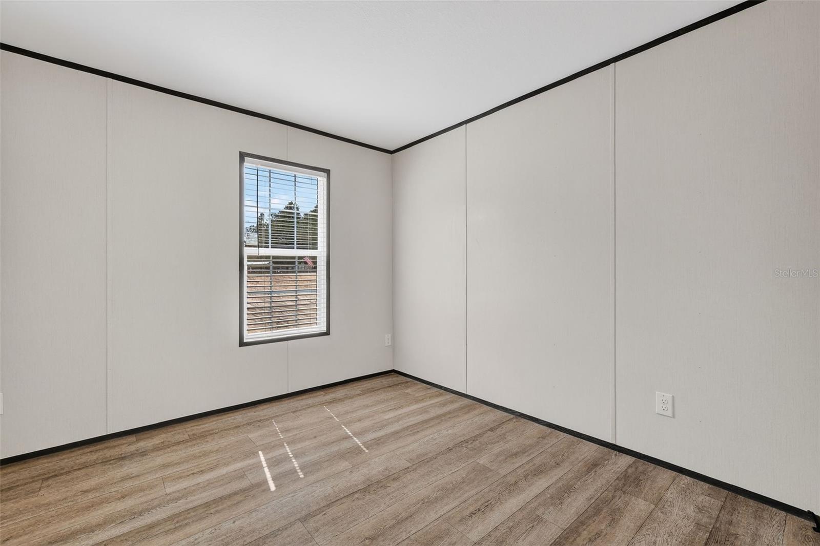 Image 31 of 37 For 16381 57th St