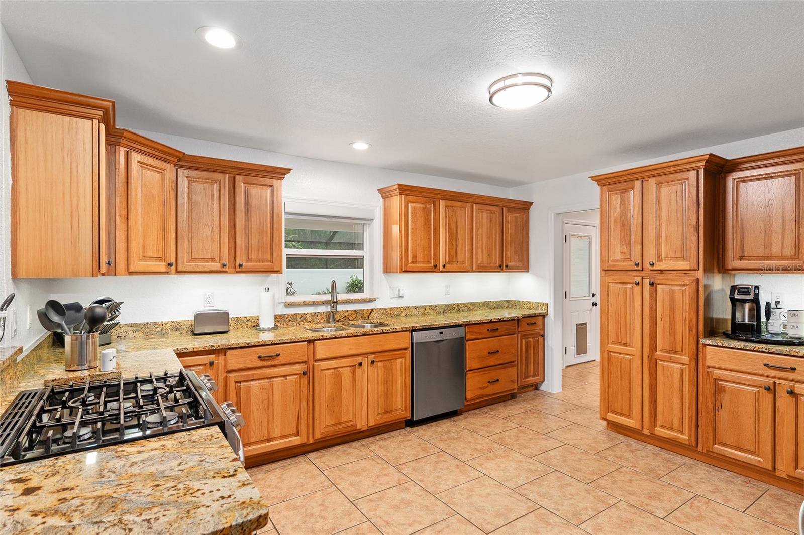 Image 26 of 71 For 415 22nd Avenue