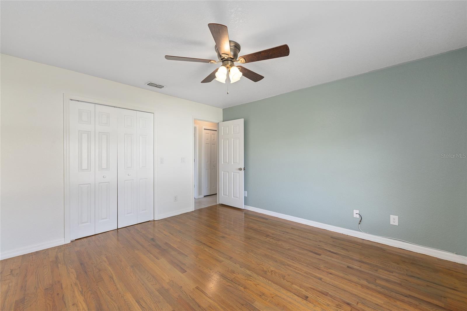 Image 18 of 40 For 10521 54th Court