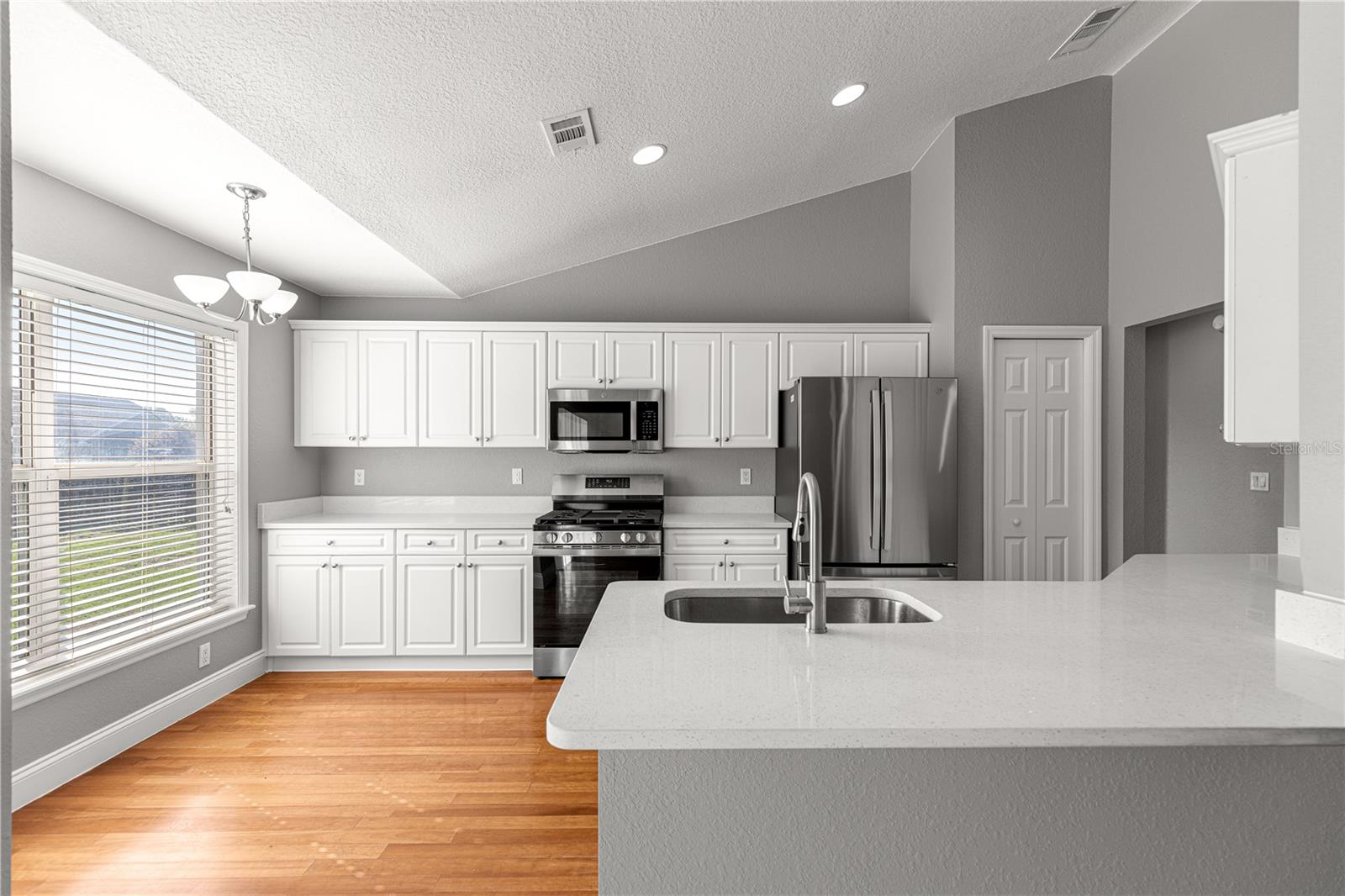 Image 14 of 59 For 10485 42nd Court