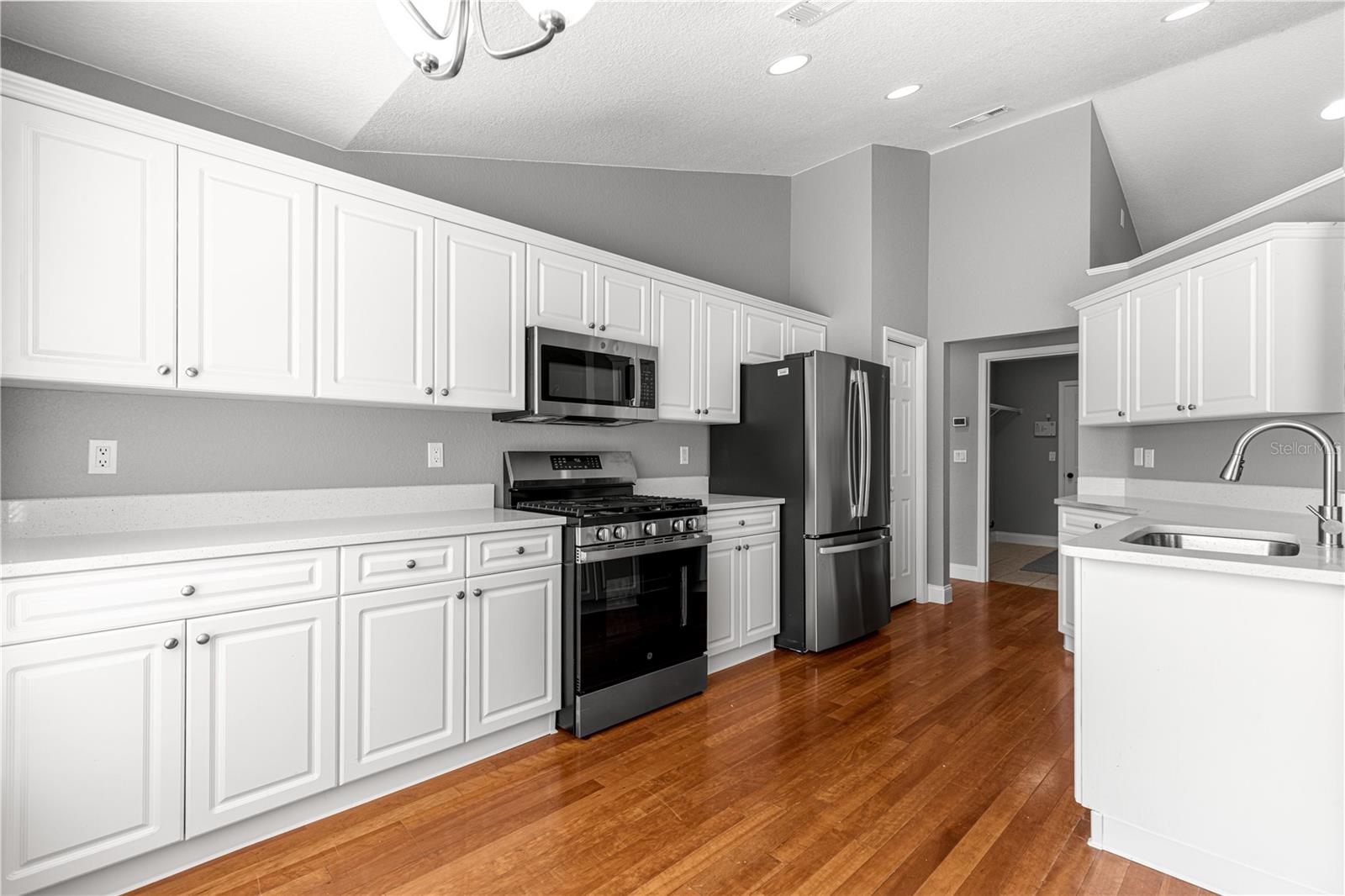 Image 19 of 59 For 10485 42nd Court