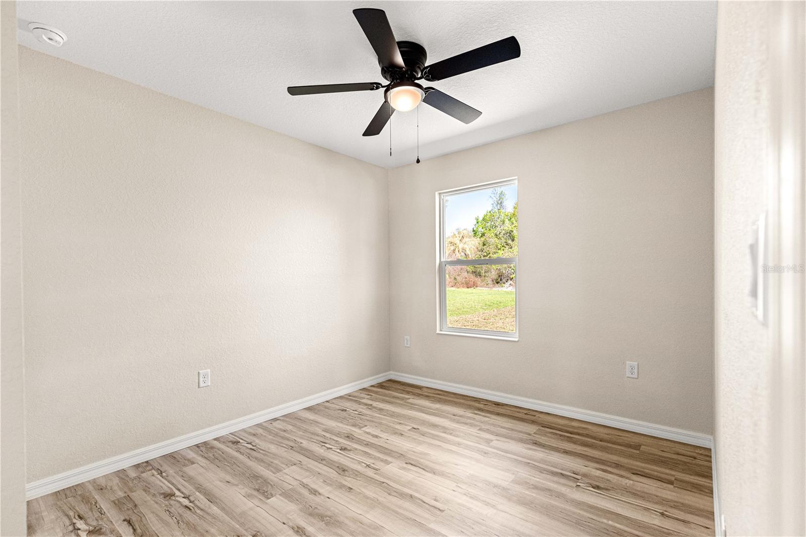 Image 28 of 37 For 10561 147th Place