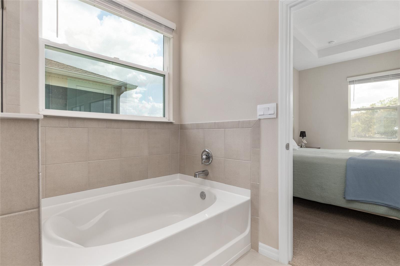 Image 30 of 63 For 4940 39th Loop