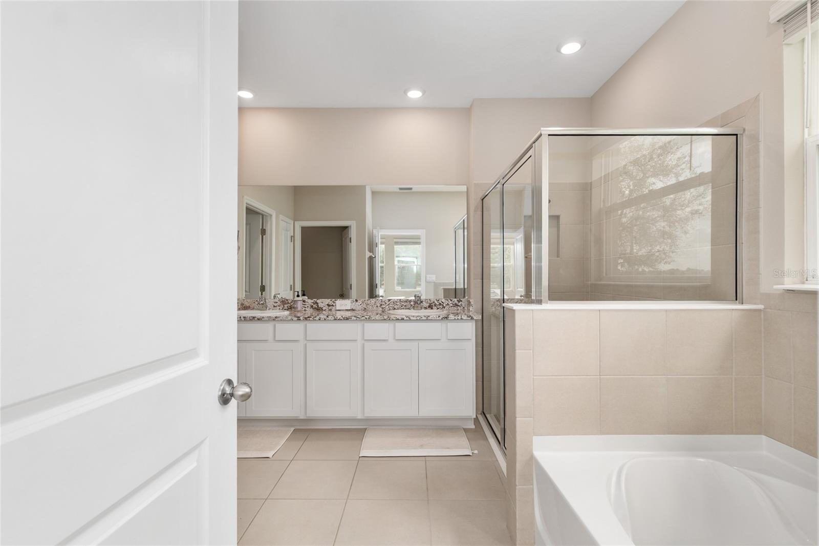 Image 31 of 63 For 4940 39th Loop