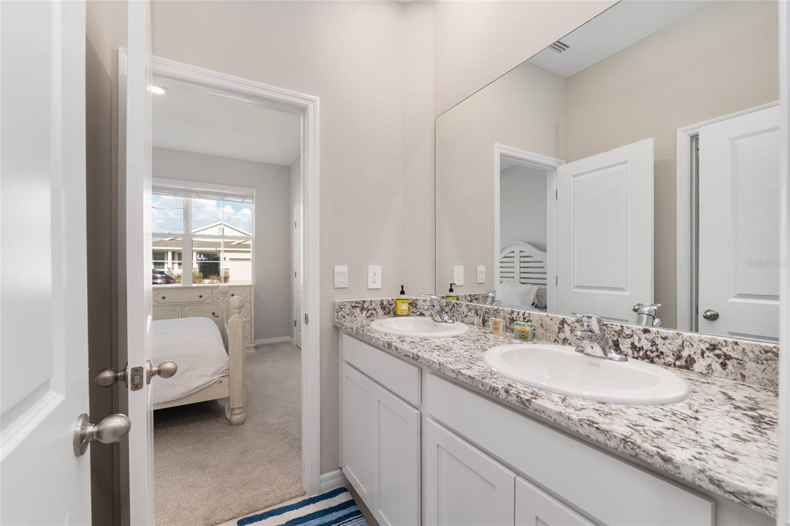 Image 36 of 63 For 4940 39th Loop