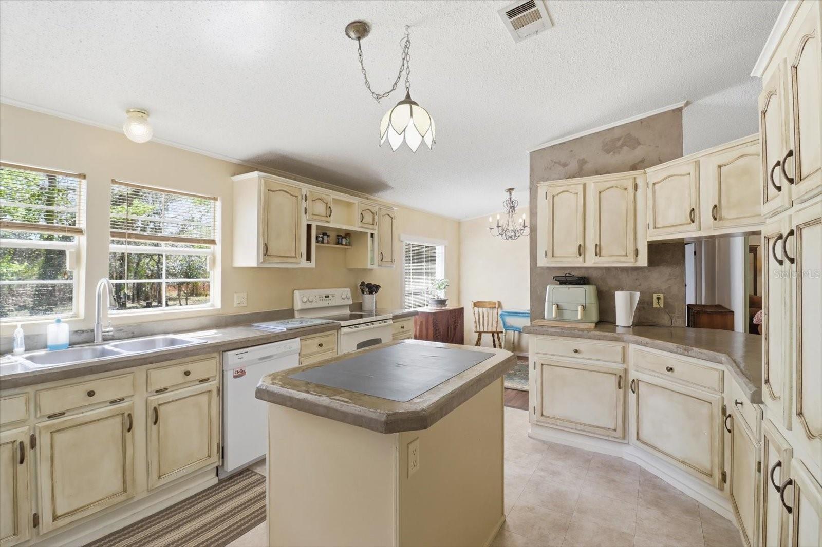 Image 10 of 48 For 4950 Mockingbird Street