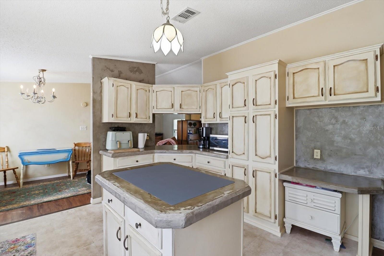 Image 11 of 48 For 4950 Mockingbird Street