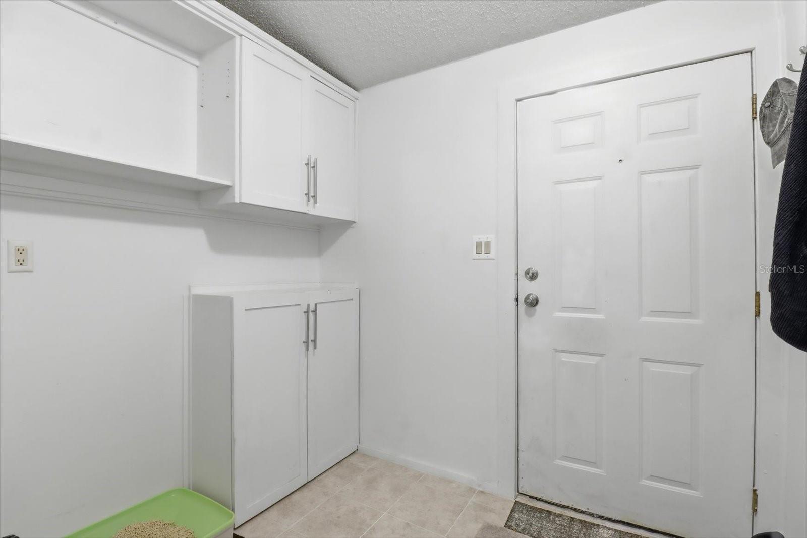 Image 22 of 48 For 4950 Mockingbird Street