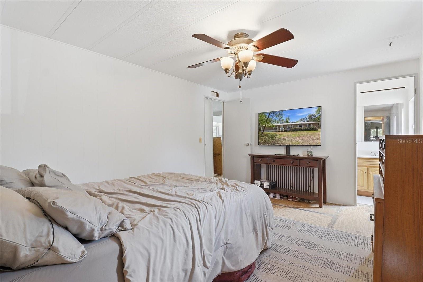 Image 28 of 48 For 4950 Mockingbird Street