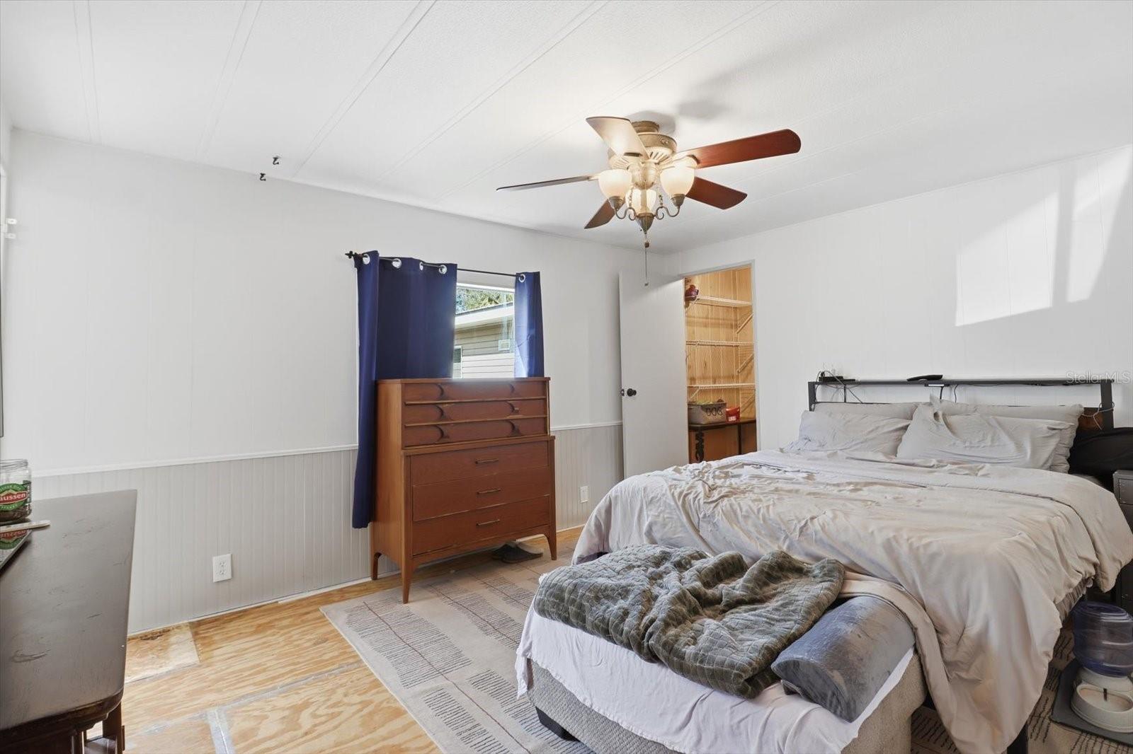 Image 29 of 48 For 4950 Mockingbird Street