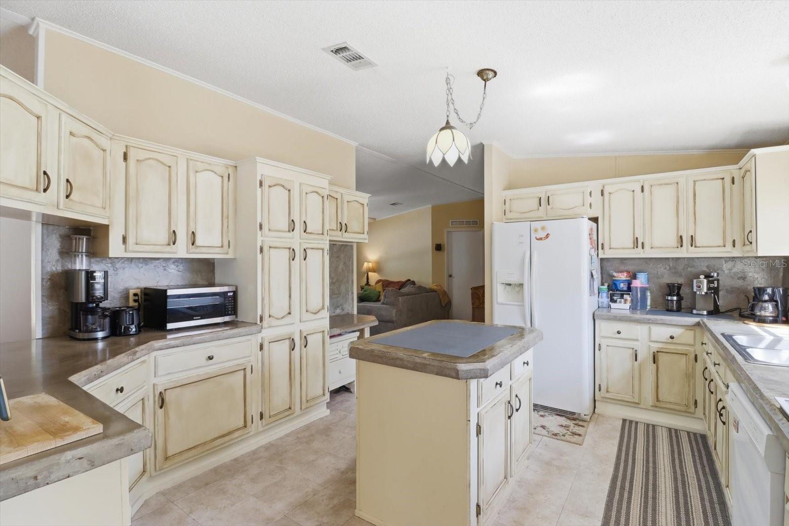 Image 6 of 48 For 4950 Mockingbird Street