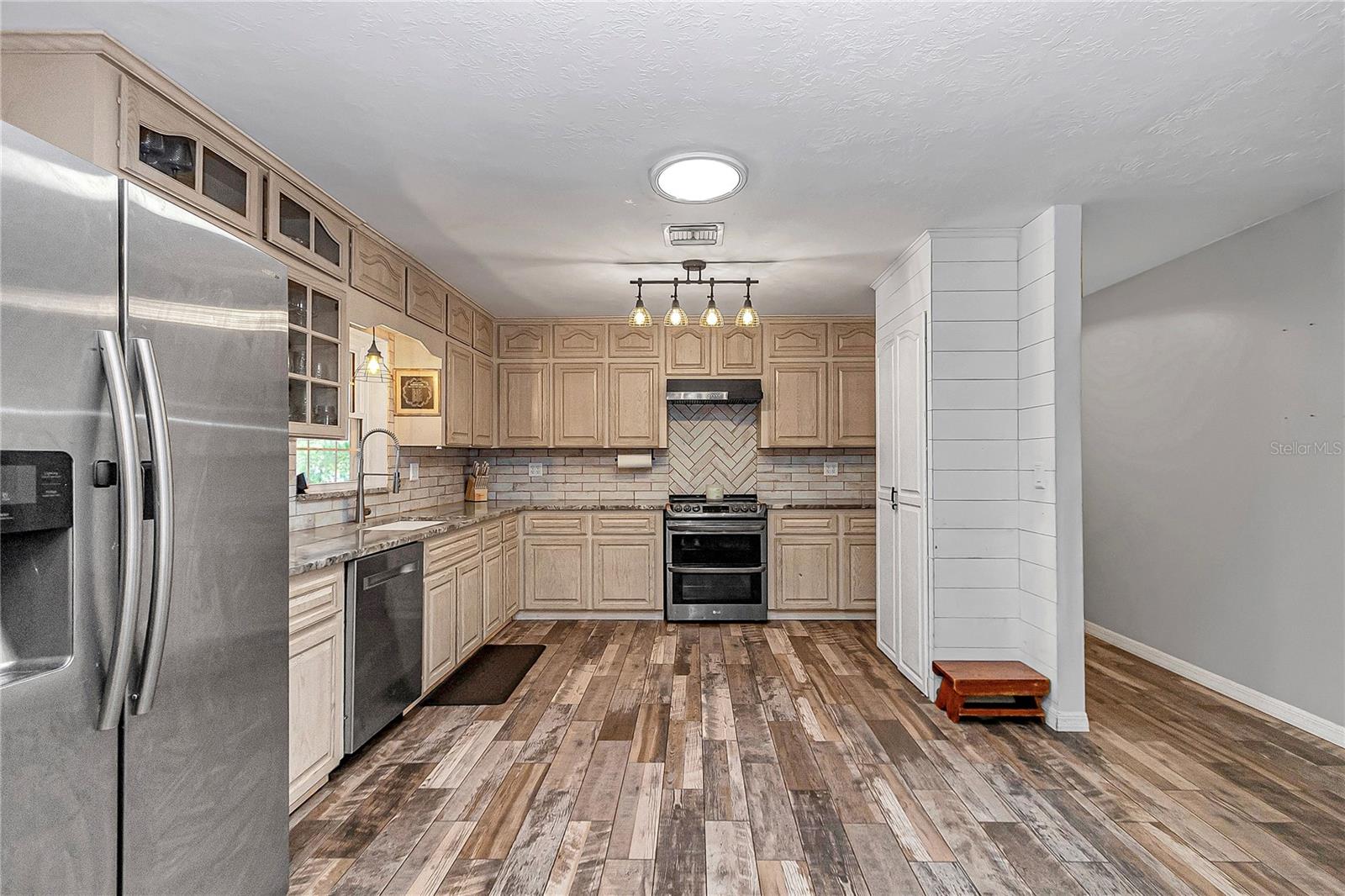 Image 12 of 56 For 1152 42nd Avenue