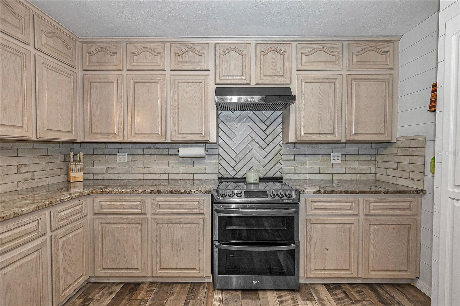 Image 14 of 56 For 1152 42nd Avenue