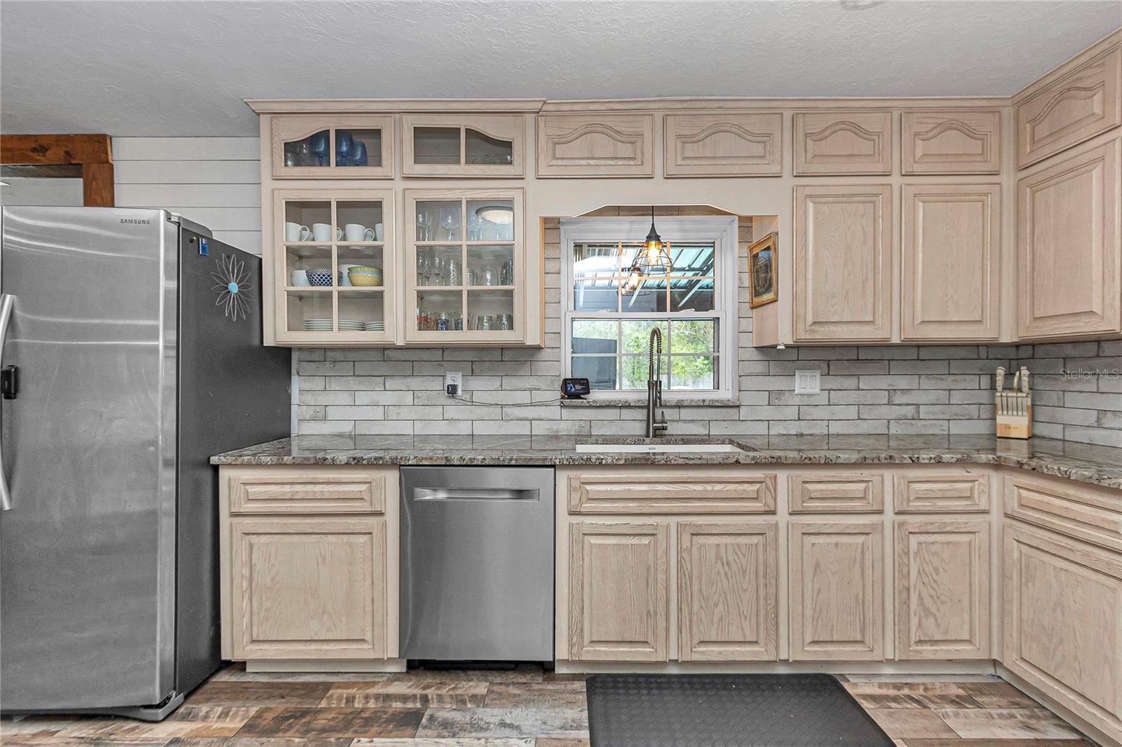 Image 15 of 56 For 1152 42nd Avenue