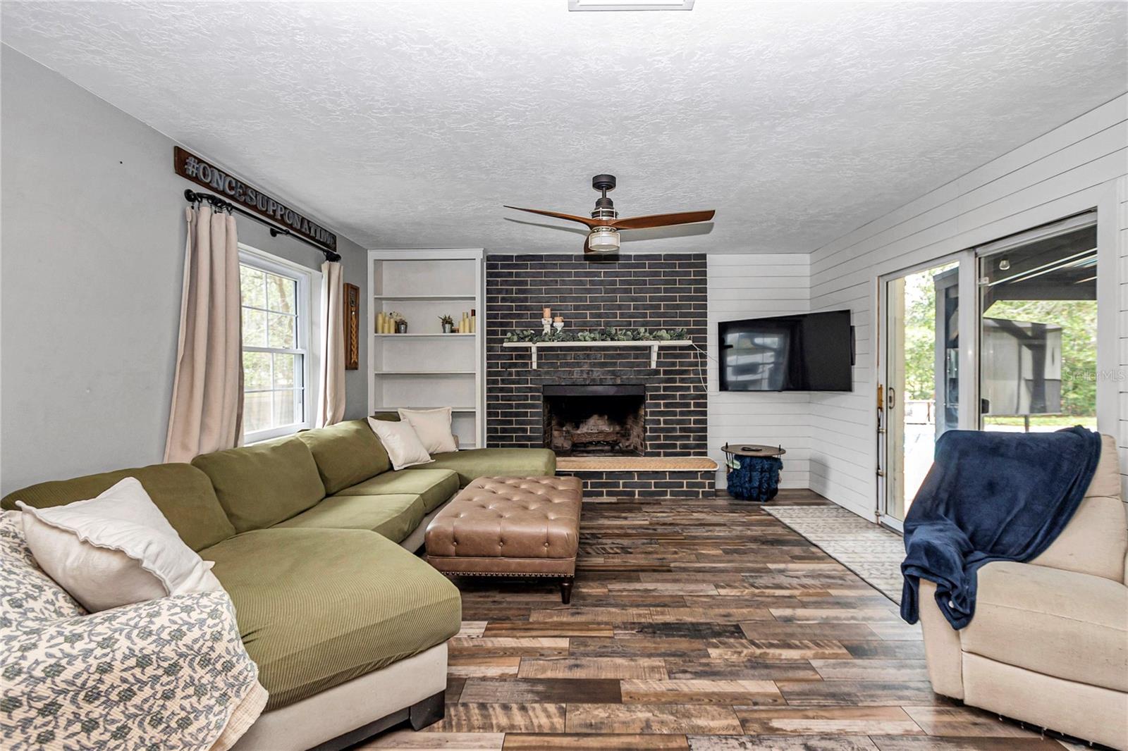 Image 19 of 56 For 1152 42nd Avenue