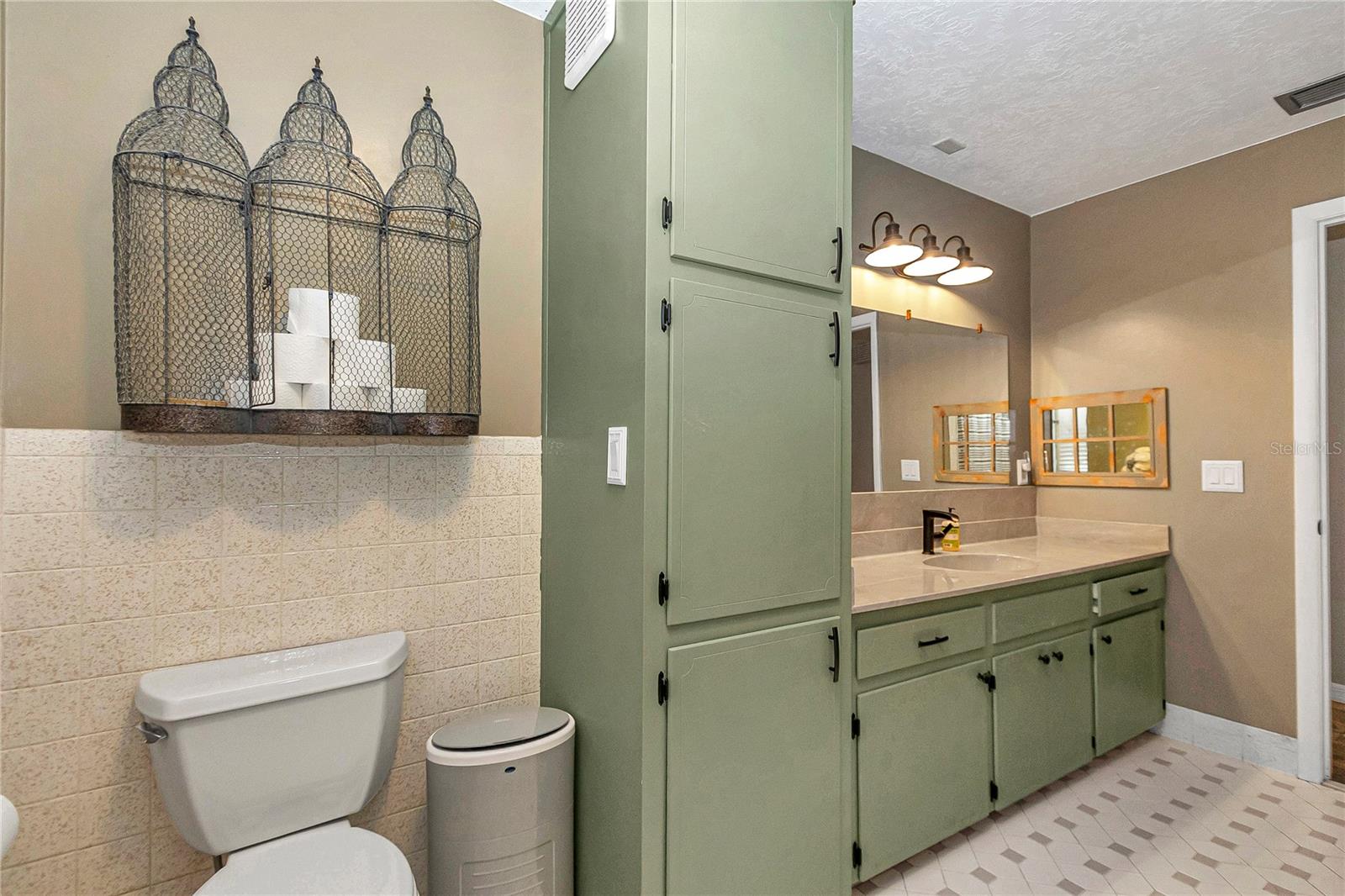 Image 26 of 56 For 1152 42nd Avenue