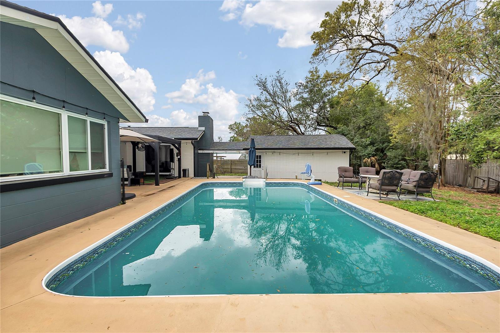 Image 40 of 56 For 1152 42nd Avenue