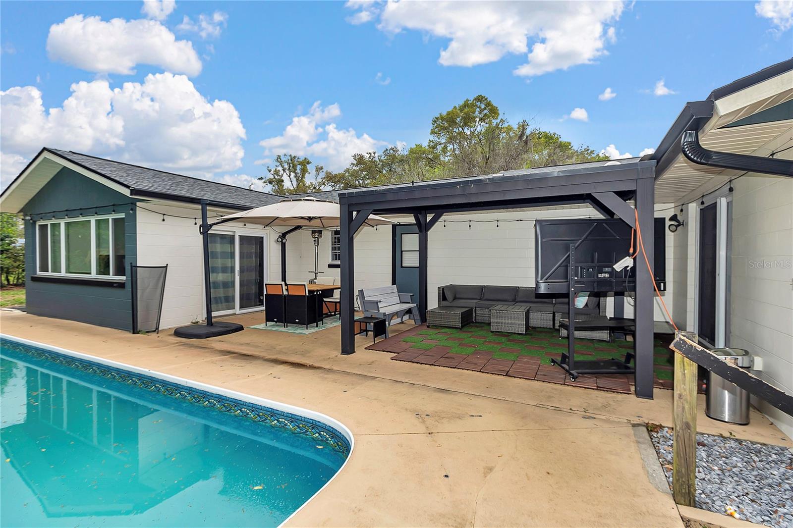 Image 43 of 56 For 1152 42nd Avenue