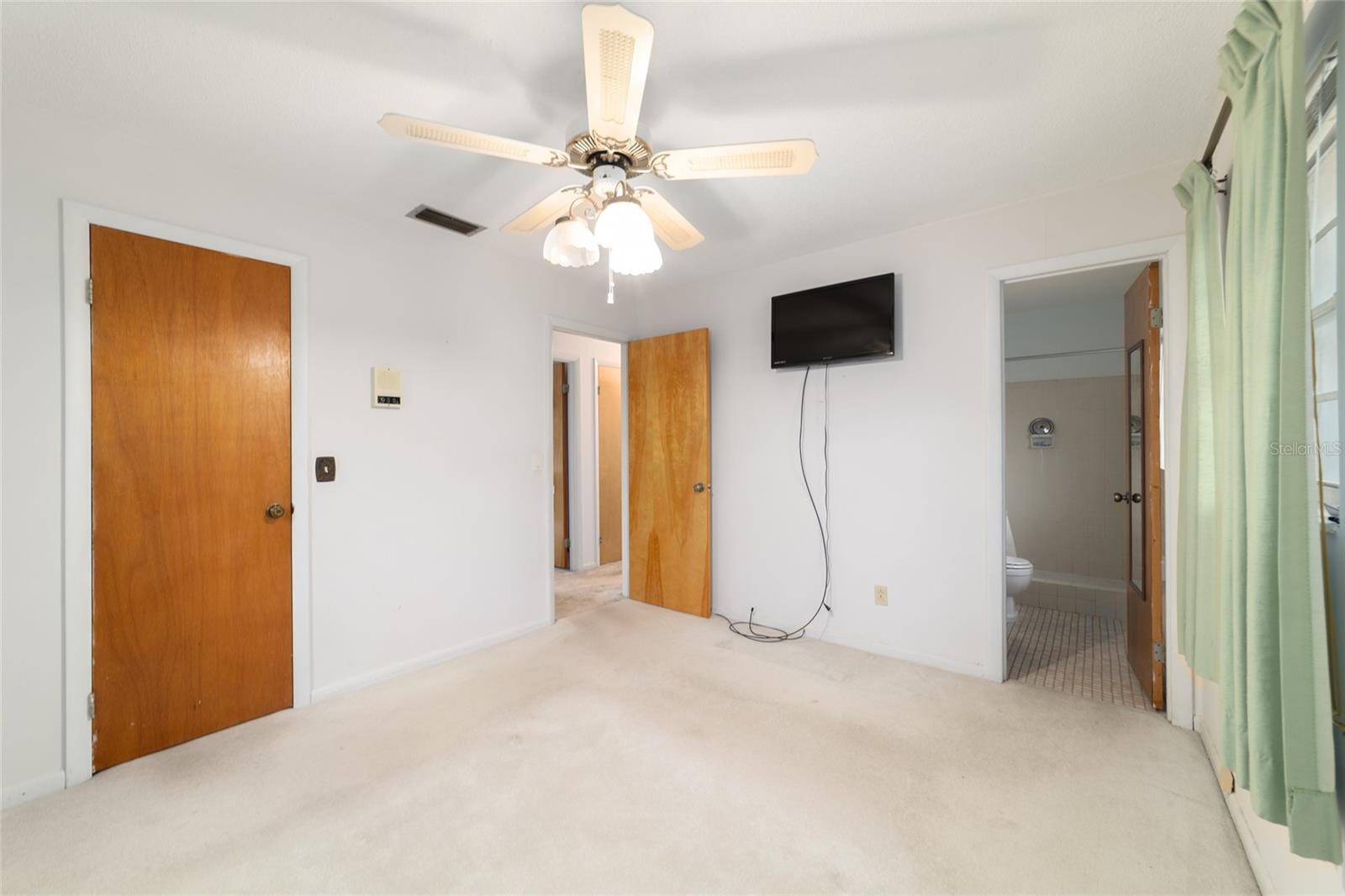 Image 17 of 39 For 10496 Sunset Harbor Road