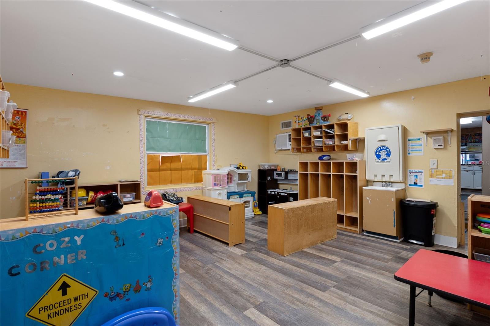 Image 17 of 64 For 639 1st Street