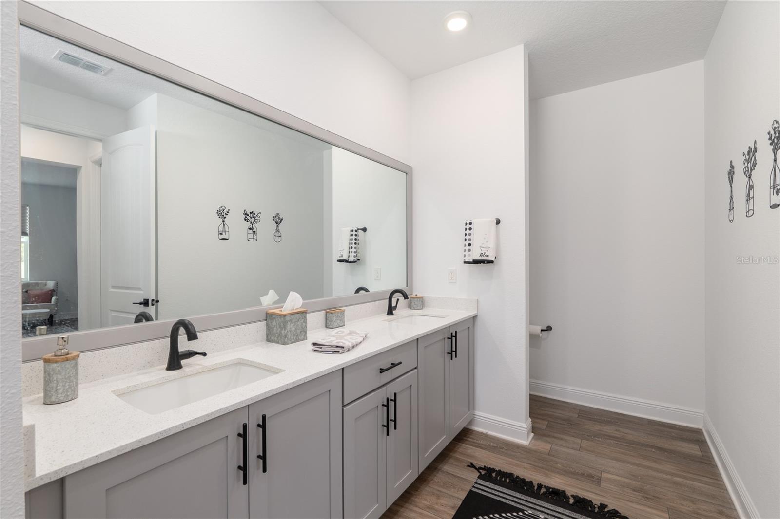 Image 31 of 51 For 9922 97th Lane