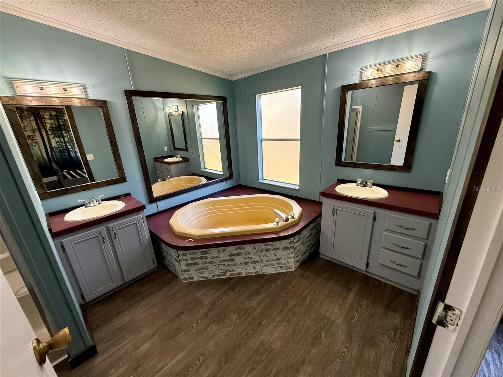 Listing photo id 11 for 15275 238th Street