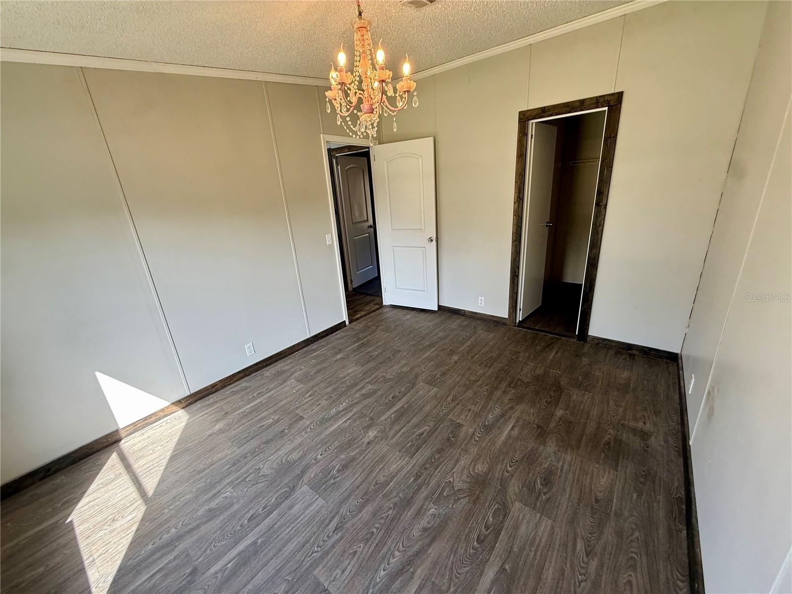 Listing photo id 17 for 15275 238th Street